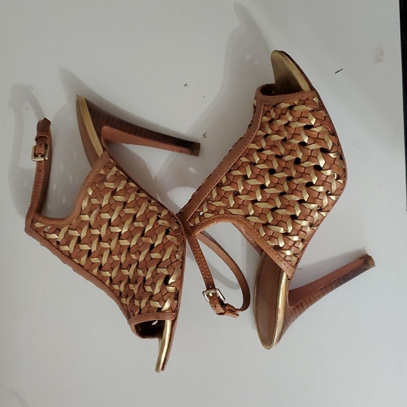Coach Leela peep-toe sandal, leather, tan/gold EUC, sz 7.5 - Picture 4 of 7